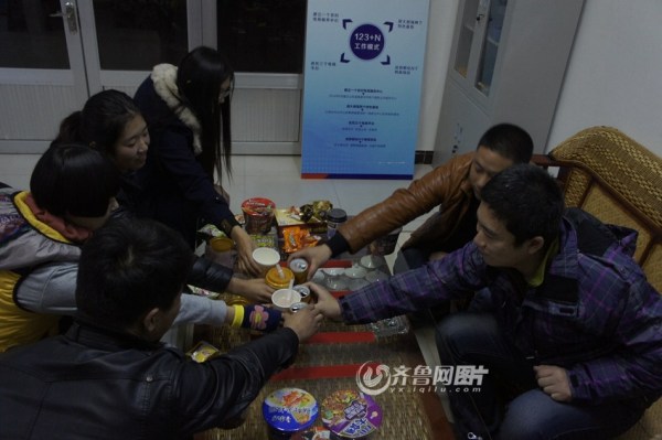 10日晚十点,双十一马上就要到了,在博兴县农村