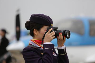 【空姐看航展】空姐扛大炮拍飞机