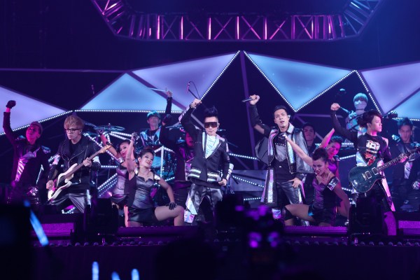 MP魔幻力量小巨蛋个唱落幕 营造万人电音趴