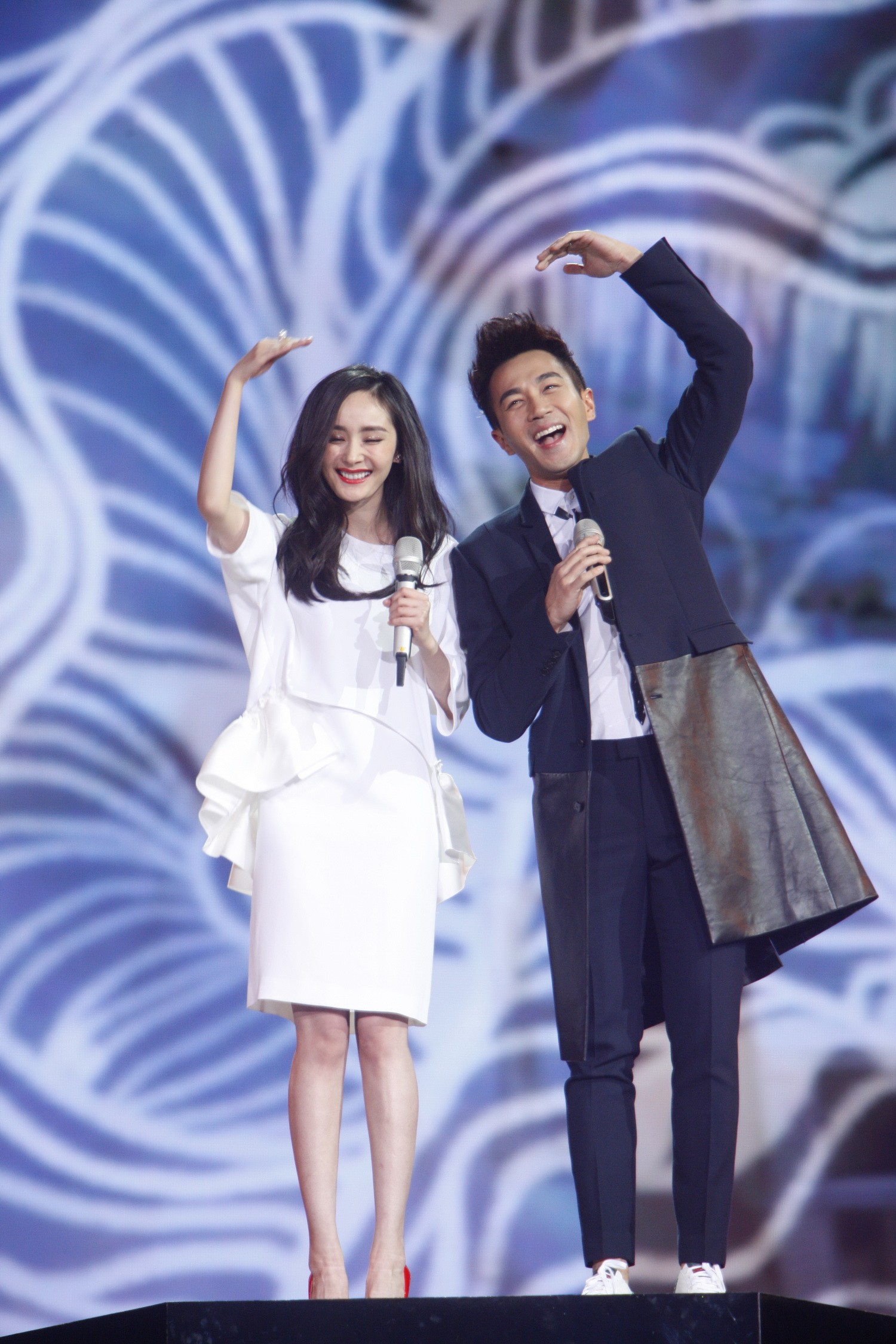 湖南卫视跨年杨幂刘恺威对唱 汪峰未求婚