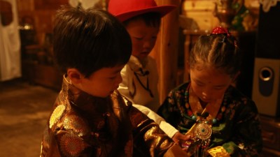《爸爸回来了》萌娃开启“学习体验模式”