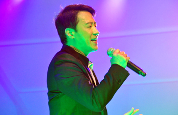 鸟叔海外捞金被爆耍大牌 合同奇葩要求奢侈