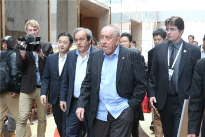 普拉蒂尼出席中国足球发展论坛发布会