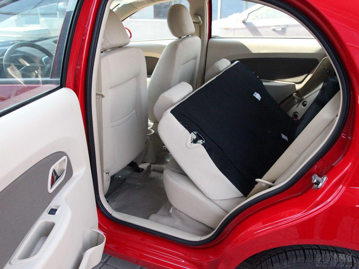 风云2 三厢2010款1.5MT进取型 后排座椅放倒