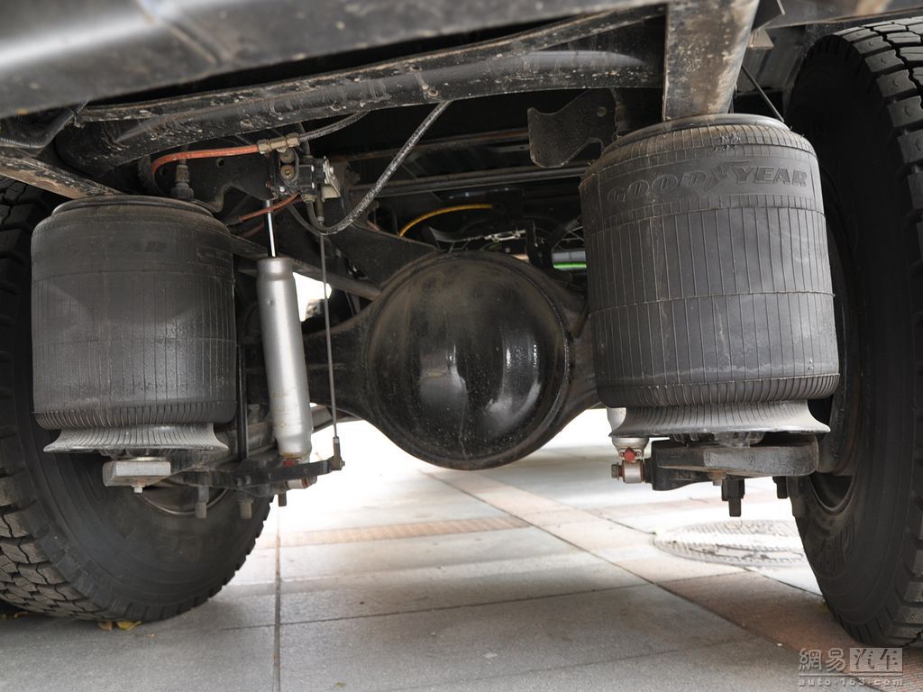 福特F-650 2011款 6.7AT Super Duty 细节
