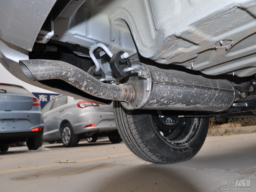 奇瑞风云2三厢 2012款 1.5MT锐意版 后排气管