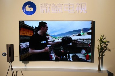微鲸39999元78英寸曲面4K分体电视抢先体验