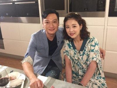 周海媚晒与陶大宇合影引怀旧热