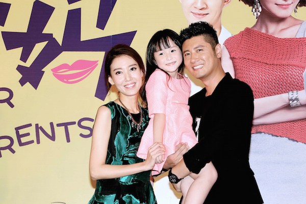 《小爸妈》开播 高露遭任重揭短拍吻戏笑场